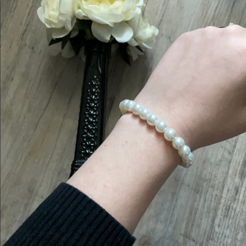 faux pearl elastic bracelet